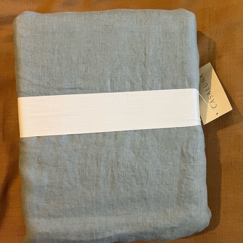 Brand New Queen Casaluna duvet cover set